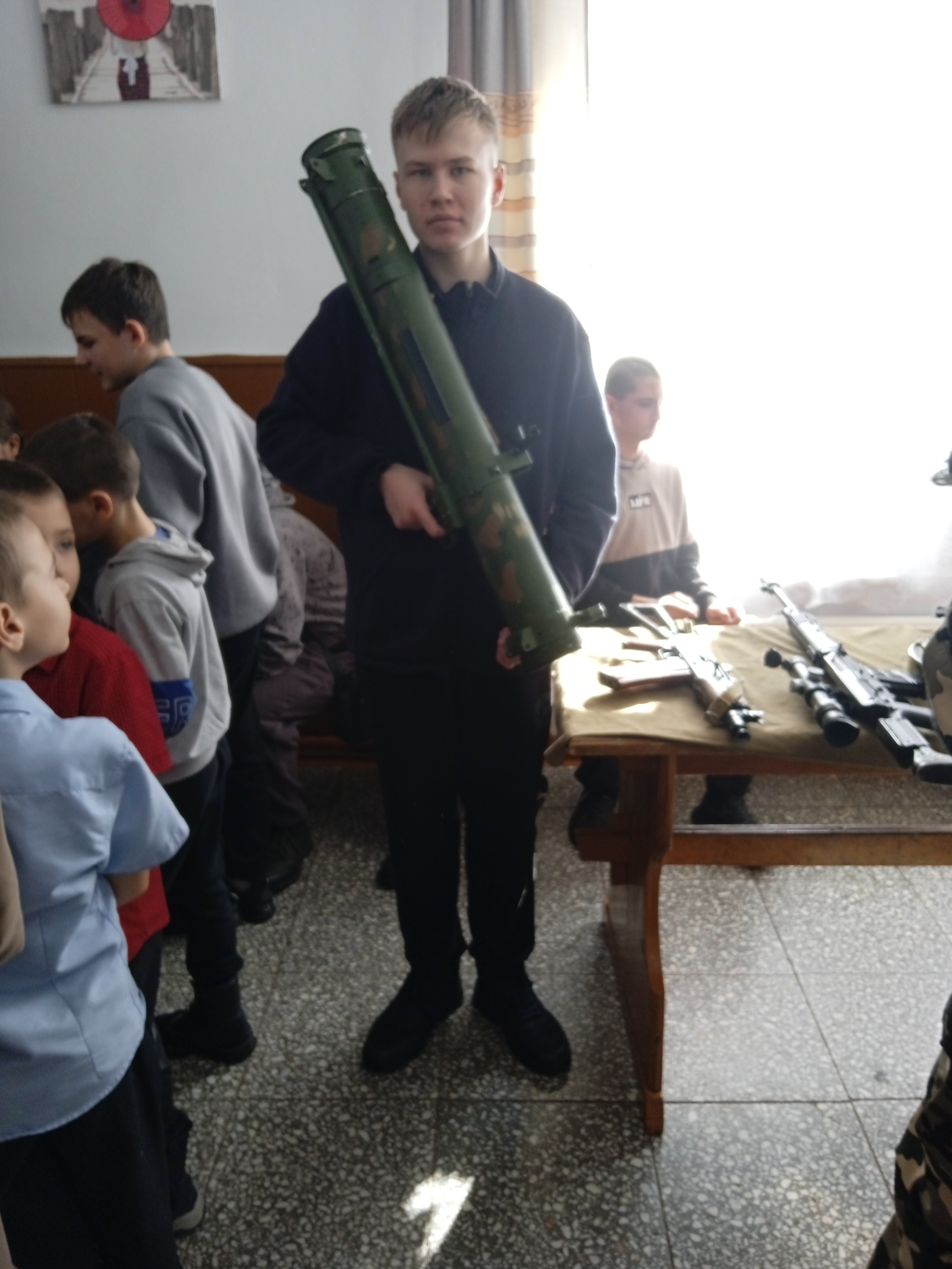 Встречам друзей.