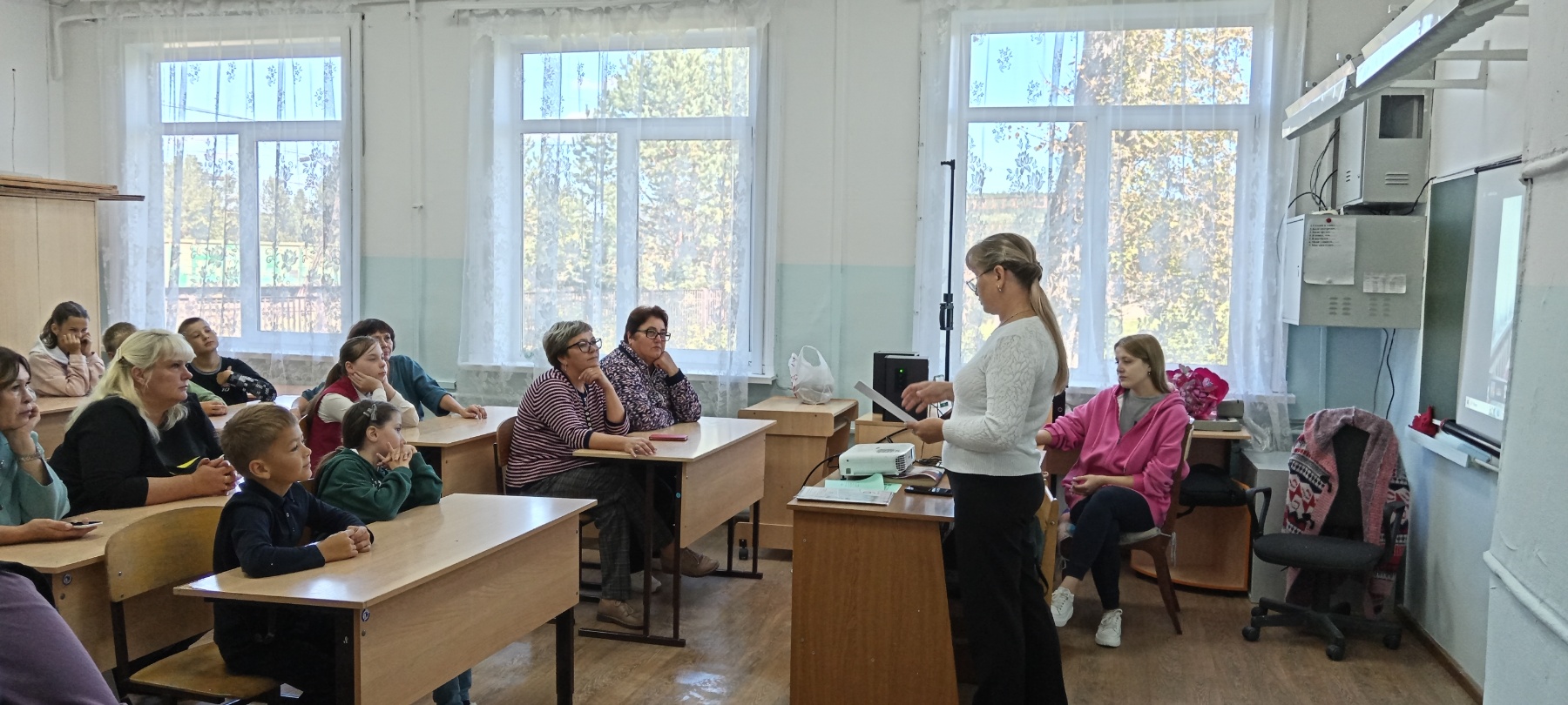 РОДИТЕЛЬСКАЯ ГОСТИНАЯ.